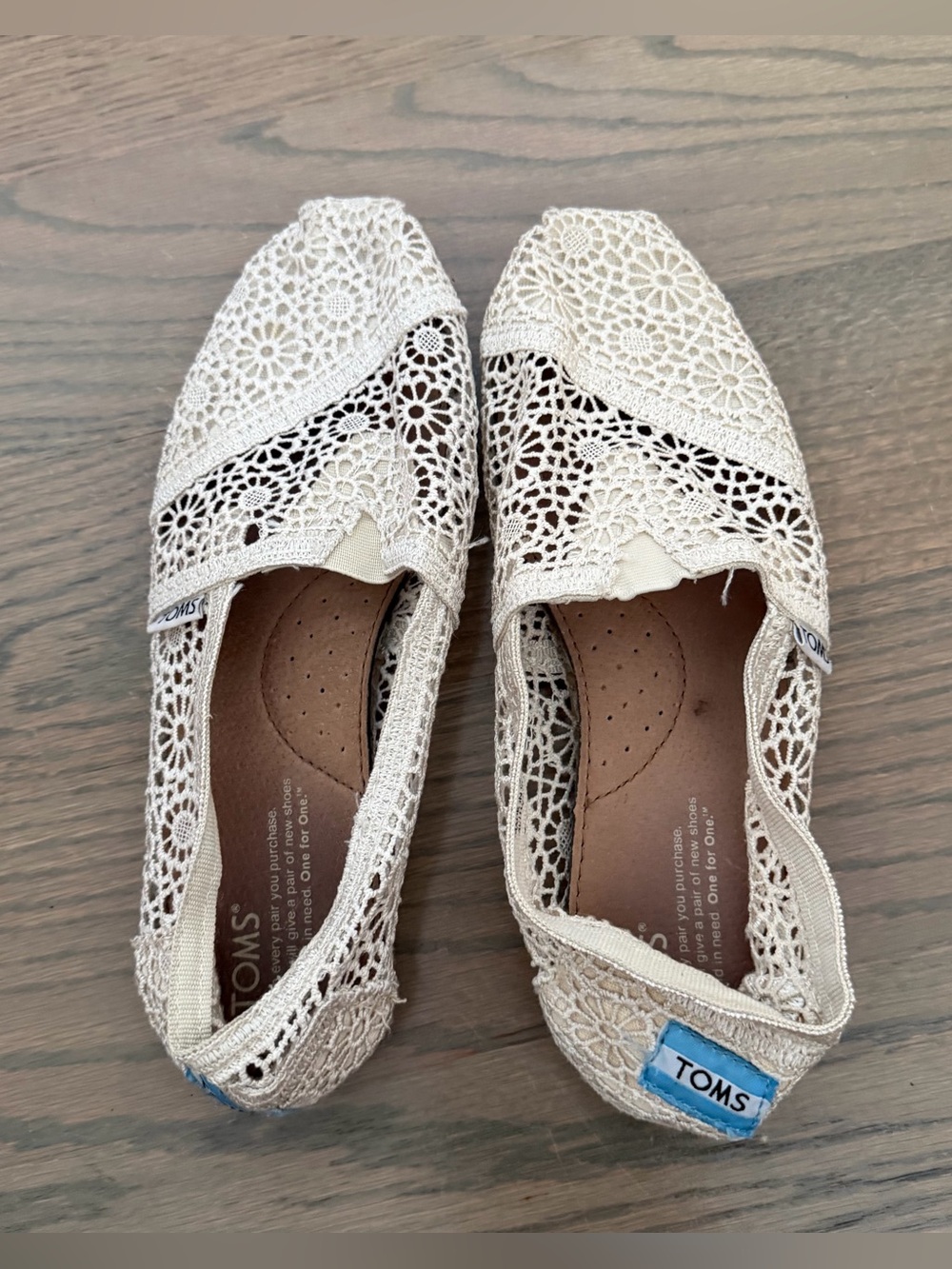 TOMS Sz 7.5 Slip Ons